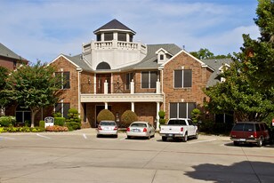 Villas on Bear Creek in North Richland Hills, TX - Building Photo