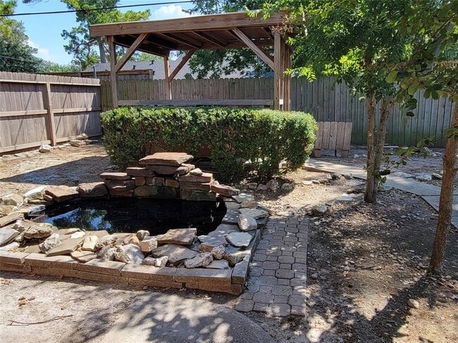 2419 Stonecrest Dr