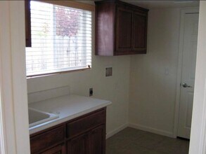 491 Margetts Ave in Templeton, CA - Building Photo - Building Photo