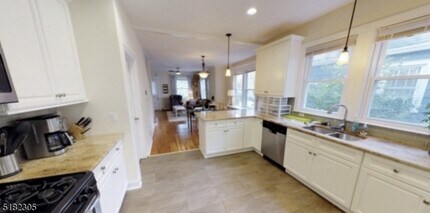 61 Dunnell Rd in Maplewood, NJ - Building Photo - Building Photo