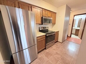 208 Yorktown Dr in Clifton Park, NY - Building Photo - Building Photo