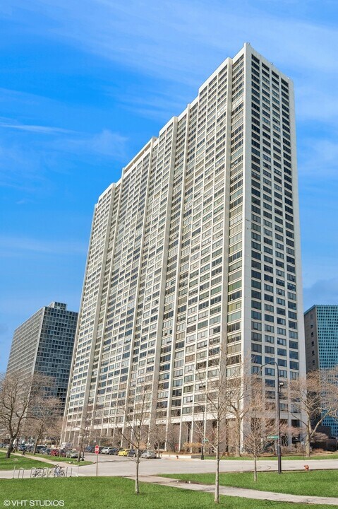 2800 N Lake Shore Dr in Chicago, IL - Foto de edificio