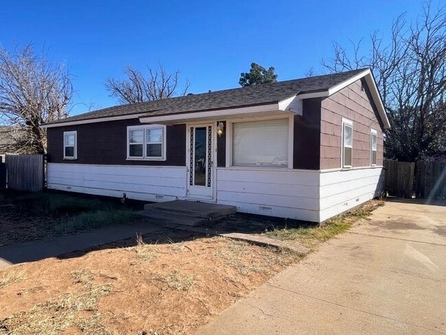 1105 S 12th St in Lamesa, TX - Building Photo - Building Photo