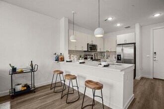 6324 N Lamar Blvd in Austin, TX - Building Photo - Building Photo