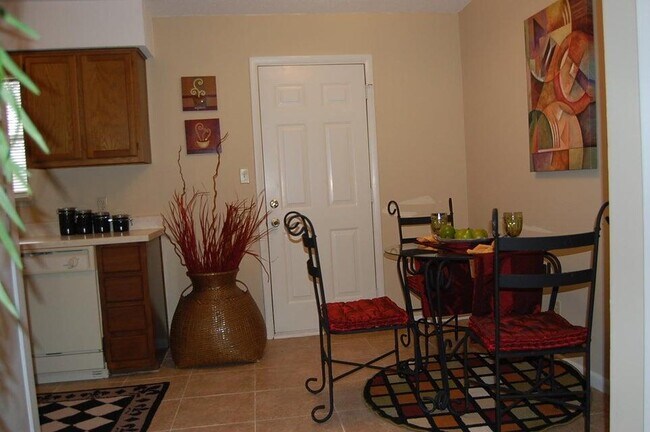 208 Squirrel Haven Rd in Mary Esther, FL - Foto de edificio - Building Photo