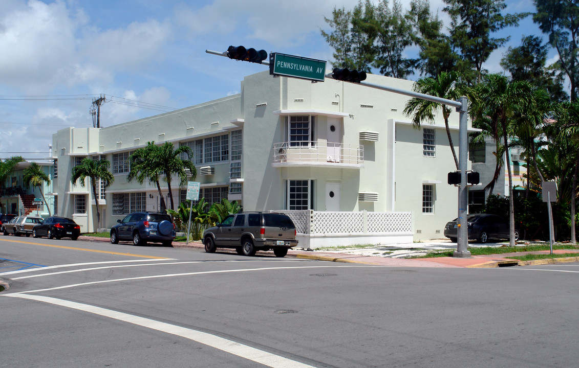 601-621 11th St in Miami Beach, FL - Building Photo