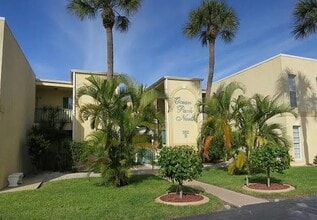 350 Taylor Ave, Unit 5B in Cape Canaveral, FL - Foto de edificio - Building Photo