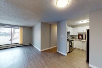 Wyndham Crossing in Edmonton, AB - Building Photo - Building Photo