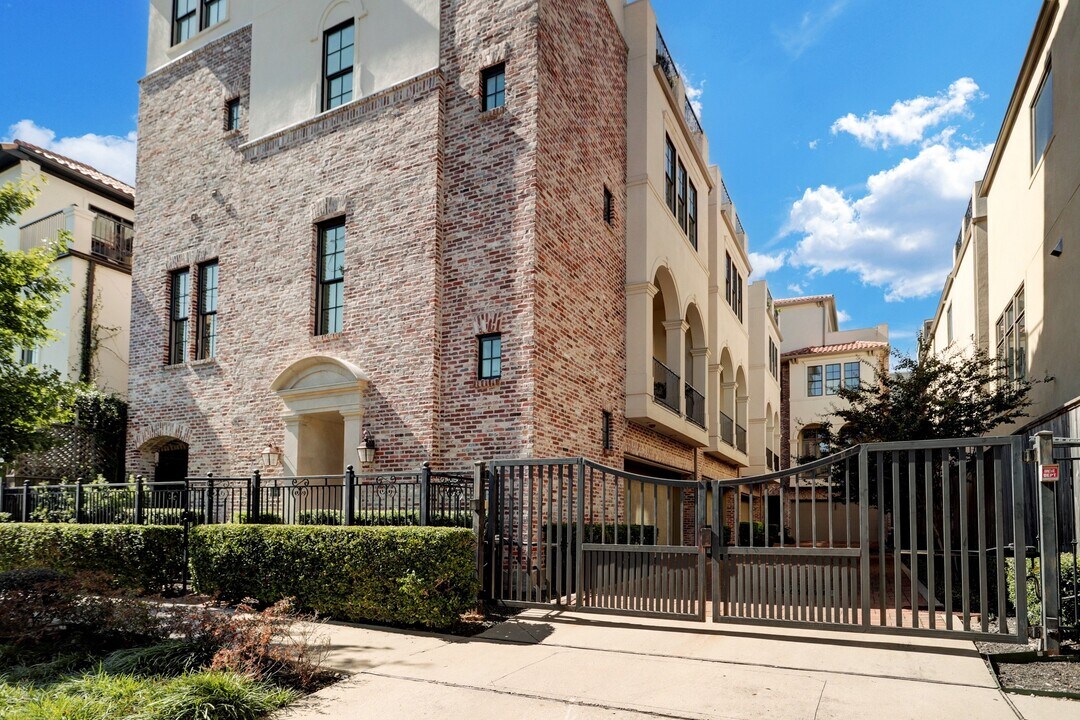 4838 Austin St in Houston, TX - Building Photo