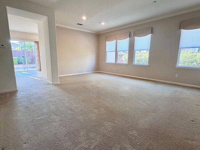 443 Collis St in Brentwood, CA - Building Photo - Building Photo