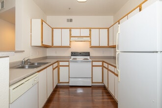 Crocker Oaks Apartments in Roseville, CA - Foto de edificio - Interior Photo