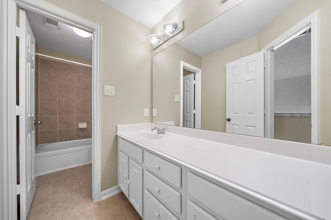 19335 Lincoln Heights Ln in Richmond, TX - Foto de edificio