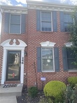 246 Overlook Ct in Coraopolis, PA - Building Photo