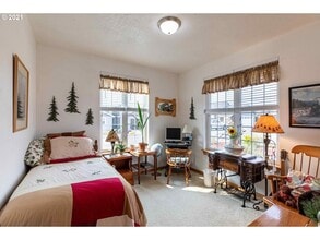 547 Avocet Ave in Bandon, OR - Foto de edificio - Building Photo
