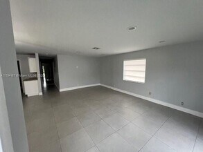 818 SW 13th St-Unit -2 in Fort Lauderdale, FL - Building Photo - Building Photo