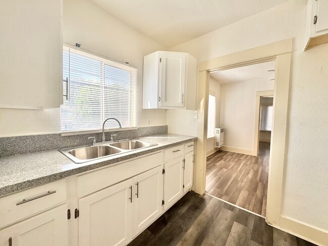 1500 1/2 E 23rd St in Los Angeles, CA - Building Photo - Building Photo