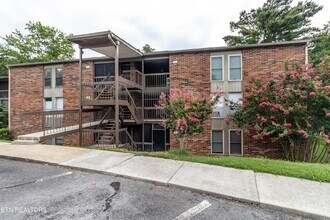 454 Berlin Dr in Knoxville, TN - Building Photo - Building Photo