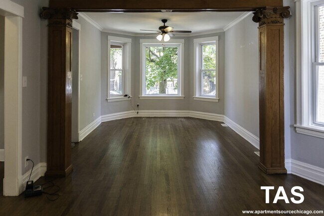 2118 N Avers Ave in Chicago, IL - Building Photo - Building Photo