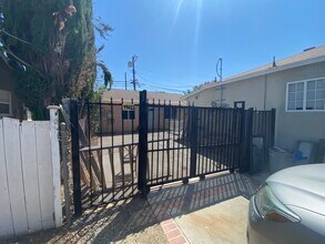 19622 Bassett St in Reseda, CA - Building Photo - Building Photo