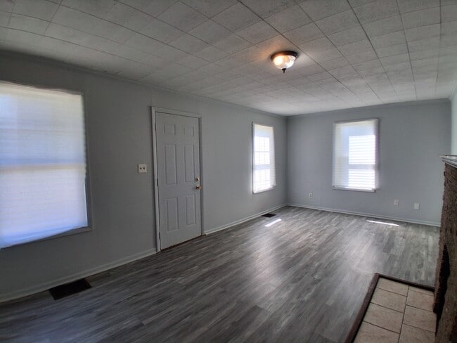 930 N Bowman Ave in Danville, IL - Building Photo - Building Photo