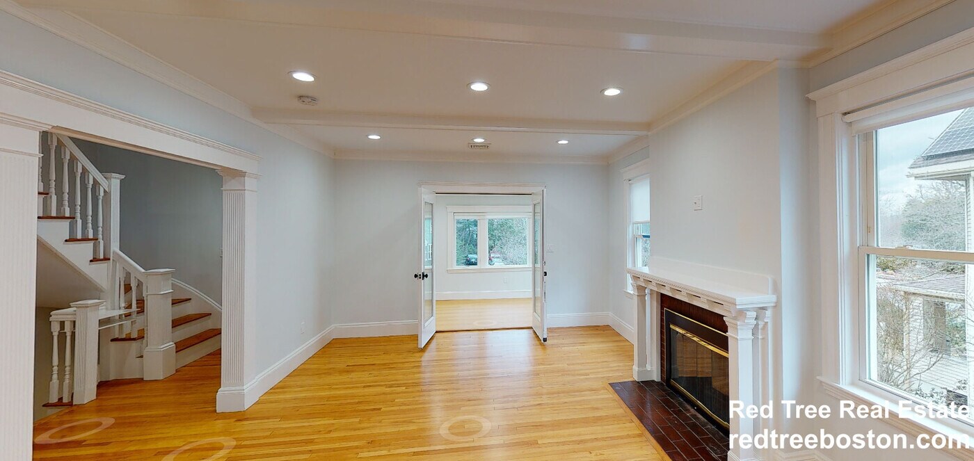 260 Lake Ave, Unit 1 in Newton, MA - Building Photo