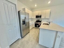 1355 SE 7th Ter in Homestead, FL - Building Photo