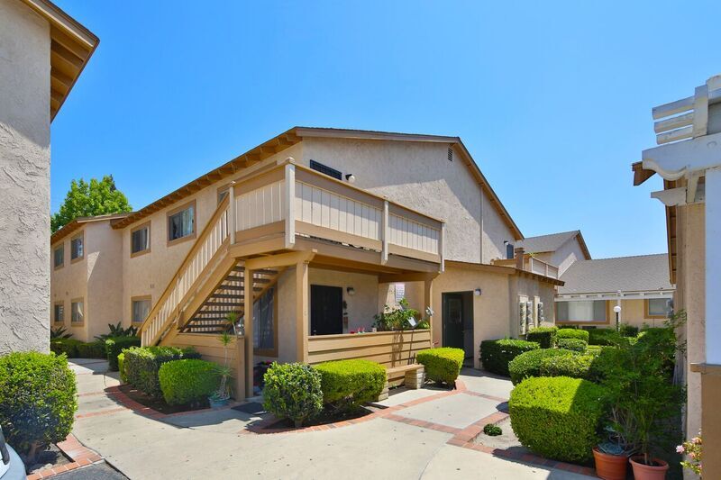 Orangewood Pines Apartments in Anaheim, CA - Foto de edificio