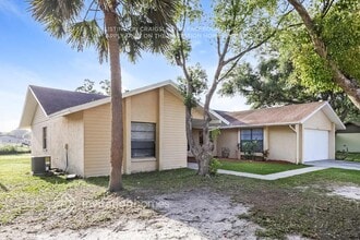 1726 Lk Crst Ave in Brandon, FL - Foto de edificio - Building Photo