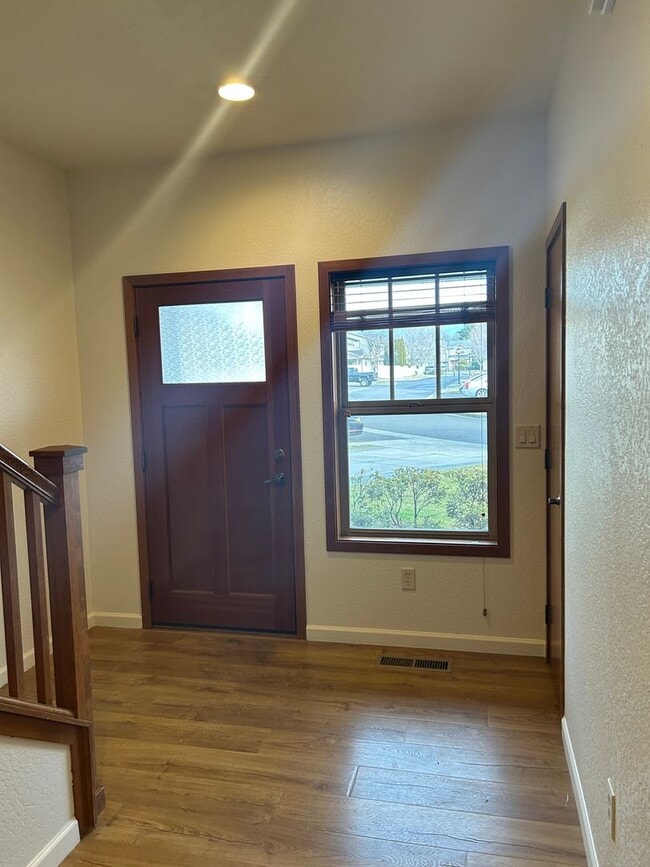 3126 3126 Alameda Ct in Medford, OR - Building Photo - Building Photo