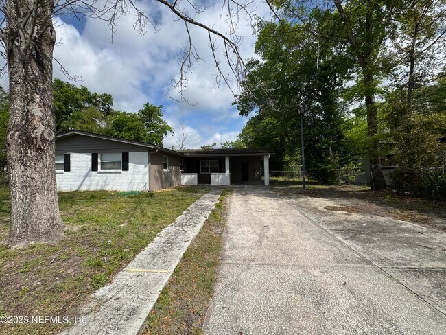 573 Clermont Ave S in Orange Park, FL - Building Photo - Building Photo