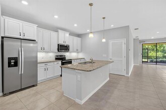 21008 Fetterbush Pl in Venice, FL - Building Photo - Building Photo