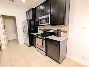 1520 Beebrush Ln in Austin, TX - Building Photo - Building Photo