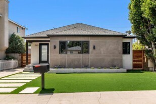 2611 S Bentley Ave in Los Angeles, CA - Building Photo