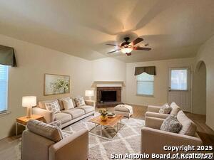 3922 Canyon Pkwy in San Antonio, TX - Foto de edificio - Building Photo