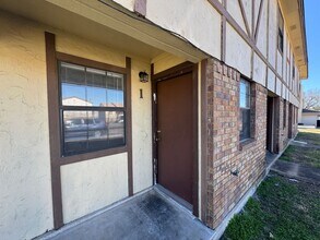 4808 Rainbow Cir, Unit # 1 in Killeen, TX - Foto de edificio - Building Photo