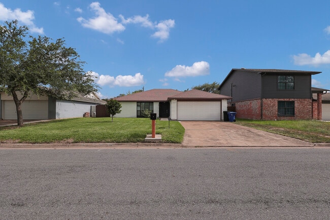1517 Robin Ave in McAllen, TX - Building Photo - Building Photo