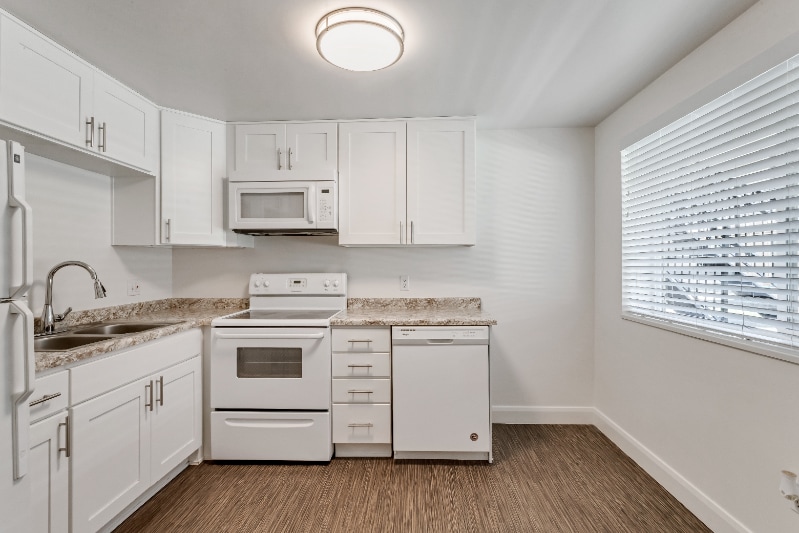 2115 E 3300 S in Millcreek, UT - Foto de edificio