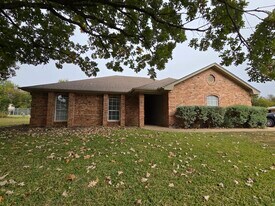 209 W Billington Dr in Robinson, TX - Building Photo