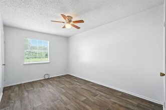 302 Candlewood Ln in Garland, TX - Building Photo - Building Photo