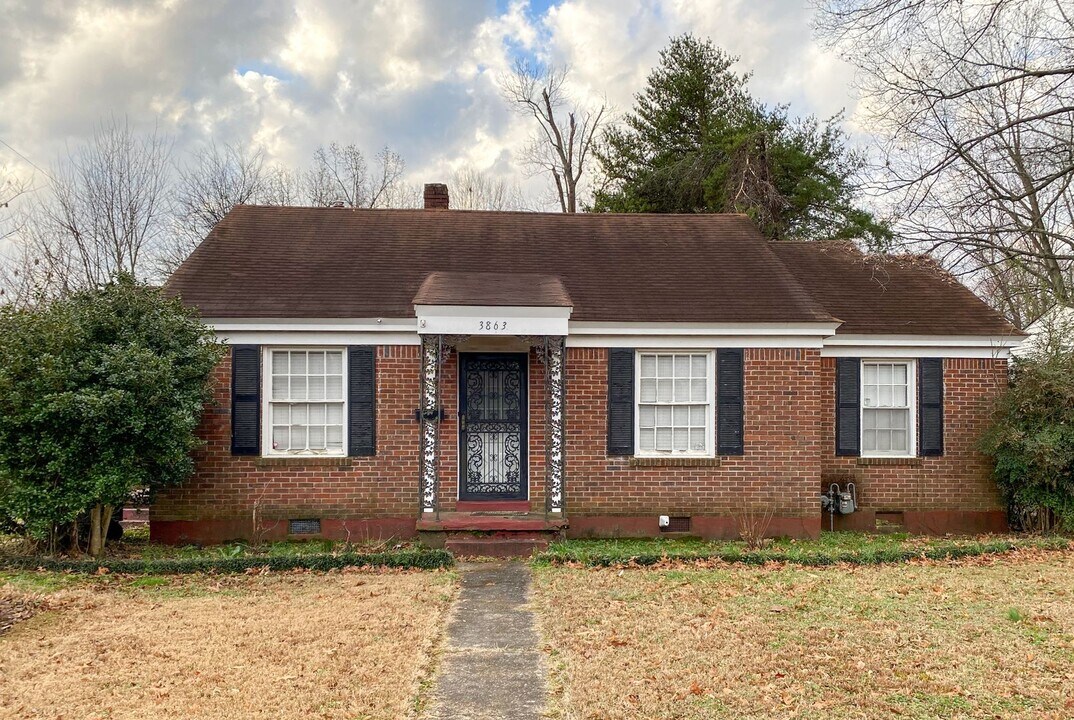3863 Spottswood Ave in Memphis, TN - Building Photo