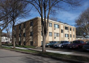 705 Jackson St NE in Minneapolis, MN - Foto de edificio - Building Photo