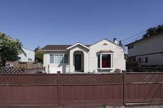 1536 Jefferson Ave in Redwood City, CA - Foto de edificio - Building Photo