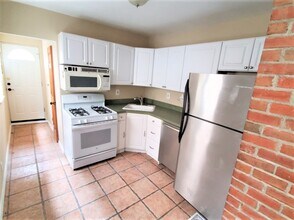 2104 E Lombard St in Baltimore, MD - Foto de edificio - Building Photo
