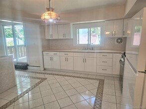 581 Meacham Ave in Franklin Square, NY - Building Photo - Building Photo