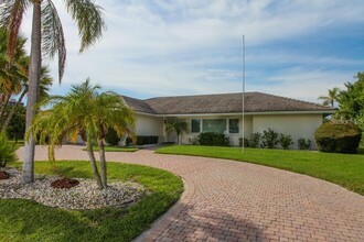 541 Golf Links Ln in Longboat Key, FL - Building Photo - Building Photo