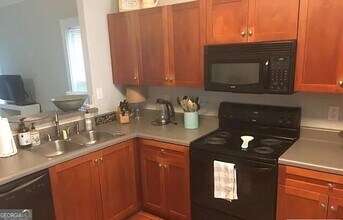 2060 Lakeside Dr in Athens, GA - Building Photo - Building Photo