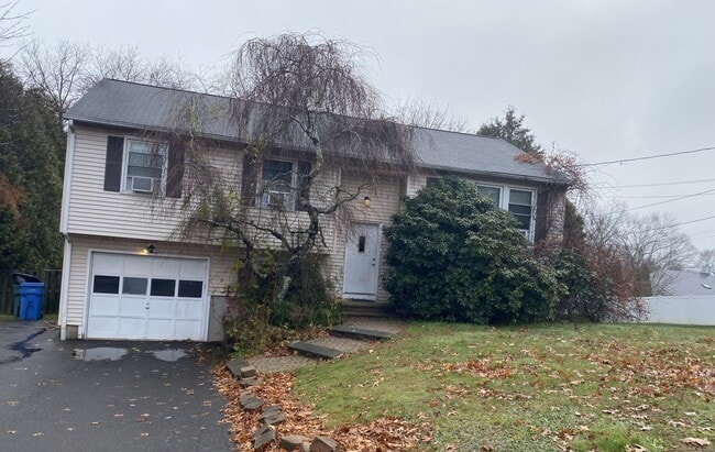 753 Evergreen Ave in Hamden, CT - Building Photo - Building Photo