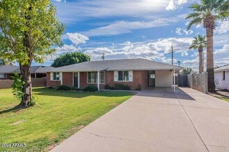 3615 E Clarendon Ave in Phoenix, AZ - Foto de edificio - Building Photo