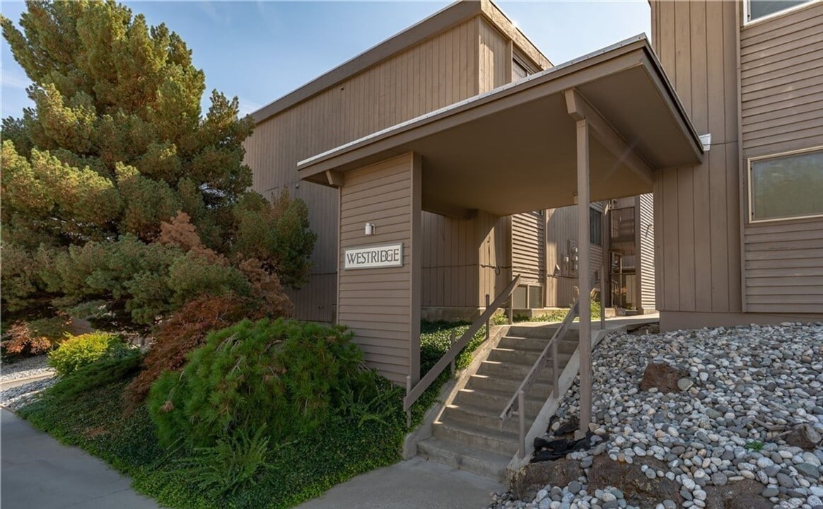 322 King St in Wenatchee, WA - Foto de edificio