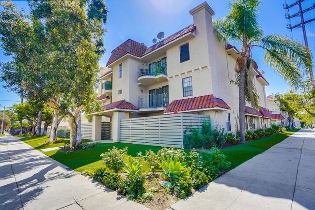 property at 4060 S Hoover St